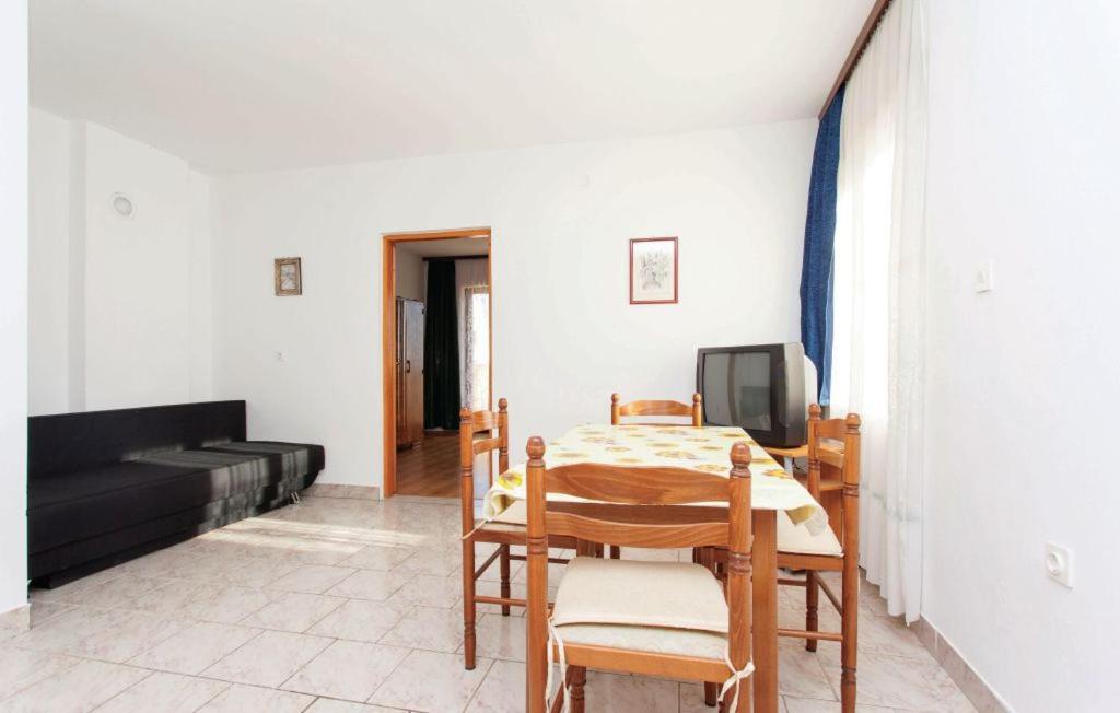 Apartmani Mile Krk Town Exterior foto