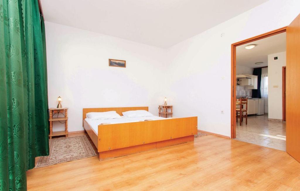 Apartmani Mile Krk Town Exterior foto